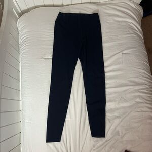 A medium pair of navy high waisted leggings from Old Navy